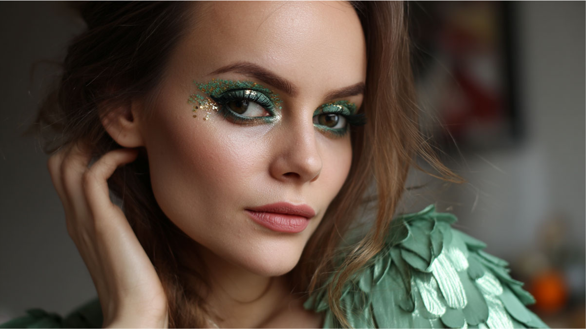 emerald green elf inspired eye makeup for Christmas emerald green elf inspired eye makeup for Christmas